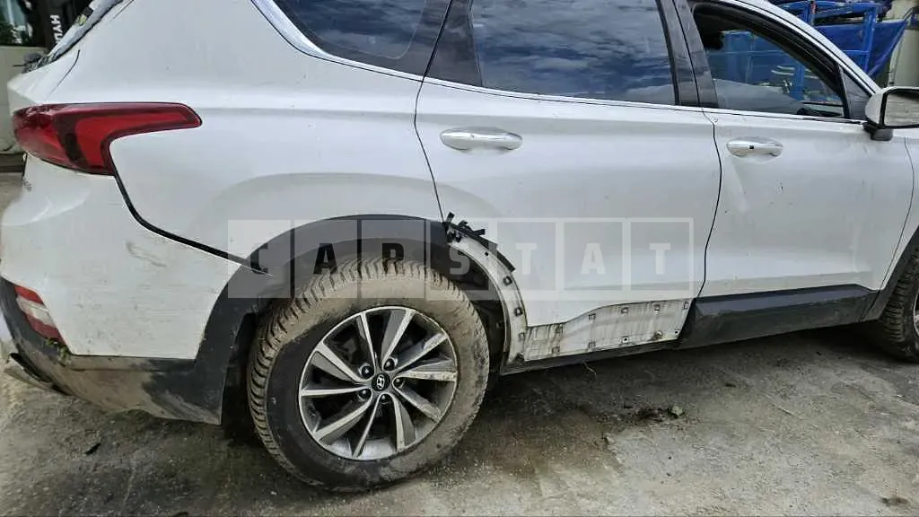 Photo 2 of 13: 2019 Hyundai Santa Fe — Korean insurance auction