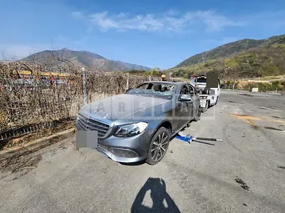 Photo 1 of 13: 2019 Mercedes-Benz E 300 e — Korean insurance auction
