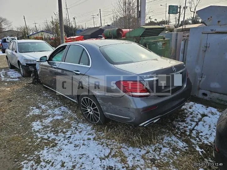 Photo 2 of 10: 2017 Mercedes-Benz E220 d 4Matic — Korean insurance auction