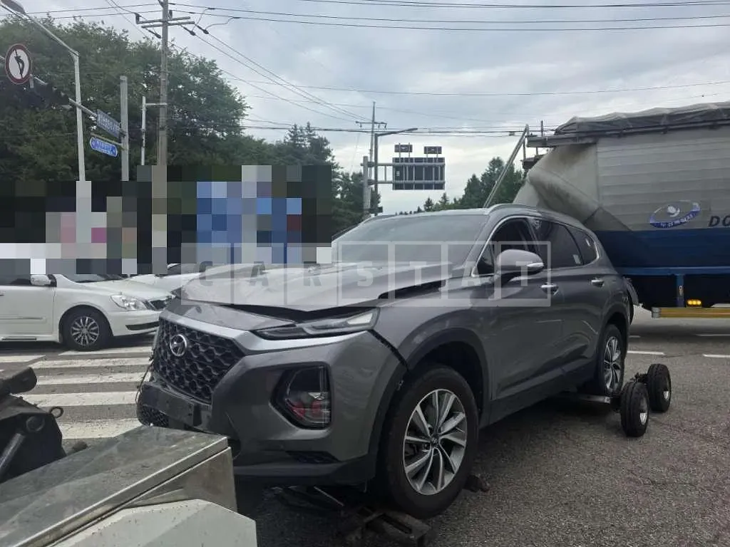 Photo 2 of 2: 2019 Hyundai Santa Fe TM 4WD — Korean insurance auction