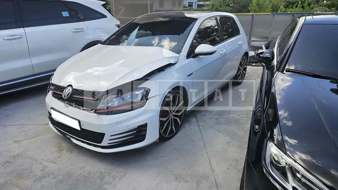 Photo 2 of 13: 2016 Volkswagen Golf 2.0 GTI, VIN WVWZZZAUZGW065595 — Korean insurance auction