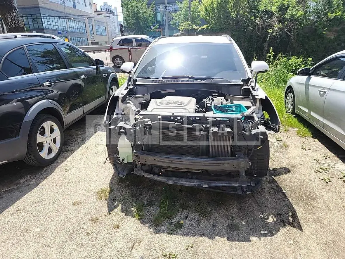 Photo 2 of 7: 2014 Hyundai Santa Fe, VIN KMHSW81UDFU393514 — Korean insurance auction