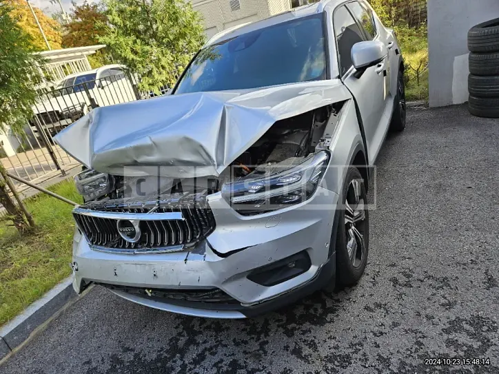 Photo 2 of 32: 2019 Volvo XC40T4 AWD — Korean insurance auction