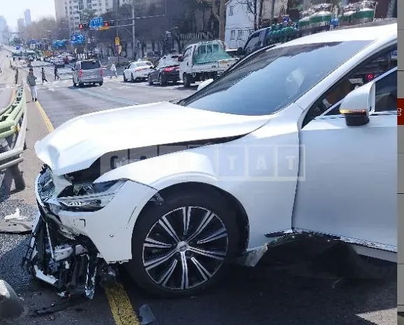 Photo 2 of 6: 2021 Volvo S90 B5, VIN LVYPTL12DMP211664 — Korean insurance auction