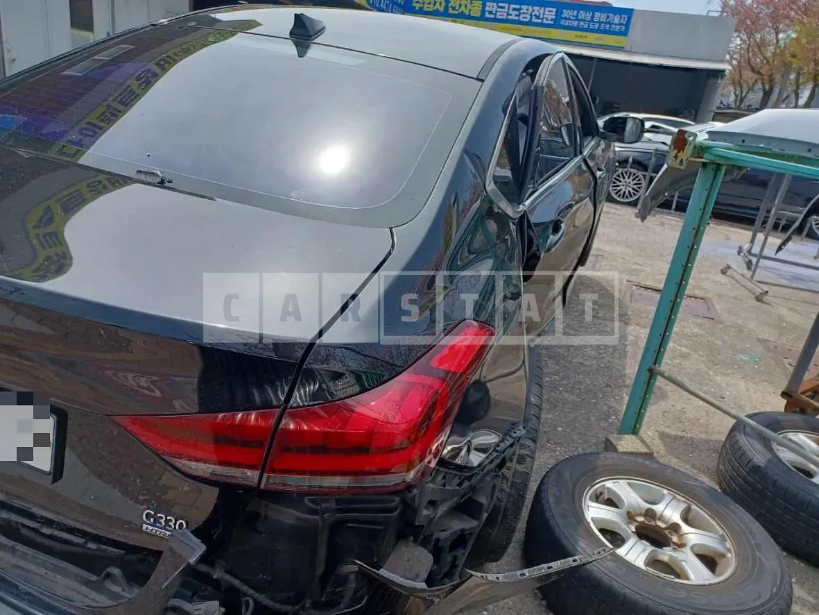 Photo 2 of 9: 2015 Genesis 330 — Korean insurance auction
