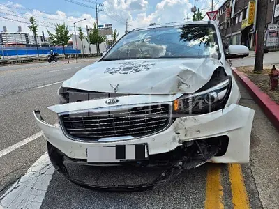 Photo 1 of 10: 2016 Kia Carnivals — Korean insurance auction
