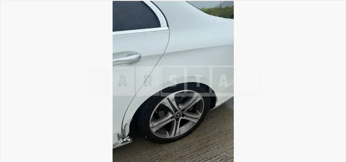 Photo 2 of 21: 2020 Mercedes-Benz E300 — Korean insurance auction