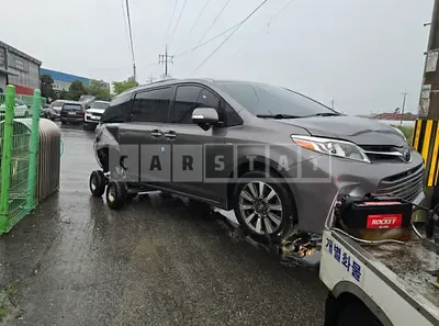 Photo 1 of 11: 2020 Toyota Sienna — Korean insurance auction