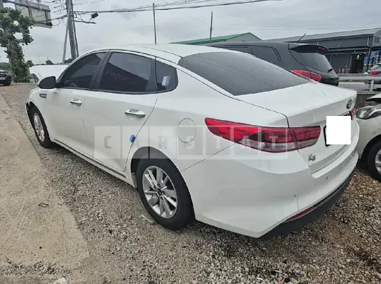 Photo 2 of 8: 2016 Kia K5 — Korean insurance auction