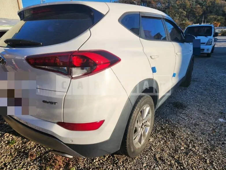 Photo 2 of 7: 2016 Hyundai Tucson TL 1.7, VIN KMHJ2815GHU349742 — Korean insurance auction