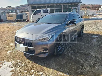 Photo 1 of 10: 2017 Infiniti Q30 — Korean insurance auction