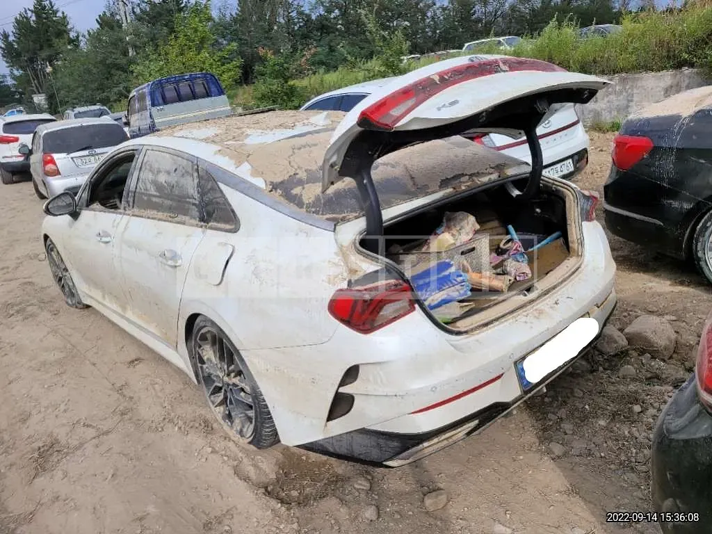 Photo 2 of 6: 2021 Kia K5, VIN KNAG2412BMA103751 — Korean insurance auction