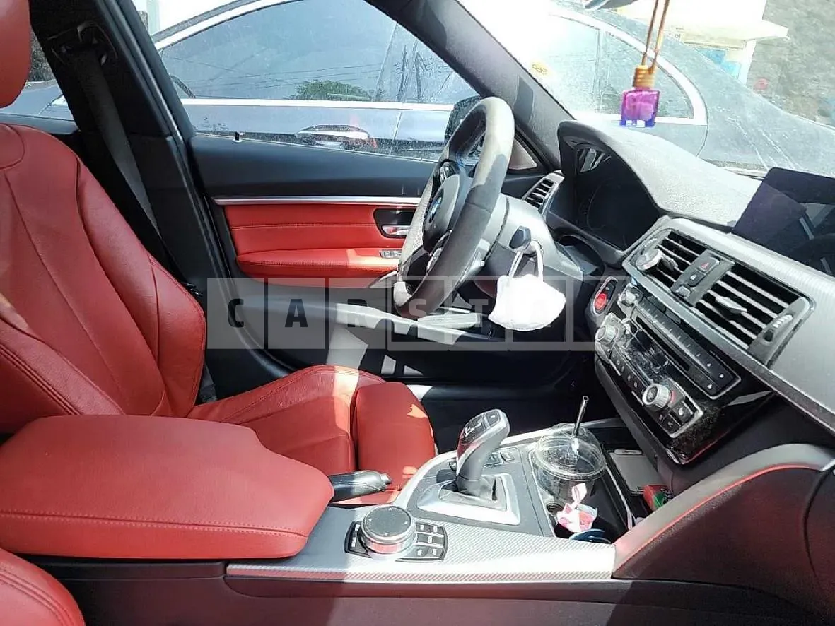 Photo 2 of 18: 2018 BMW 330i, VIN WBA8B910XJA826203 — Korean insurance auction