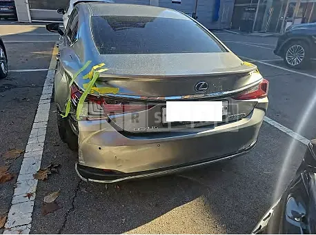 Photo 2 of 13: 2019 Lexus ES300h — Korean insurance auction