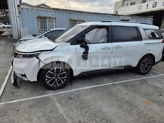 Photo 2 of 23: 2021 Kia Carnival, VIN KNANB81BBMS058743 — Korean insurance auction