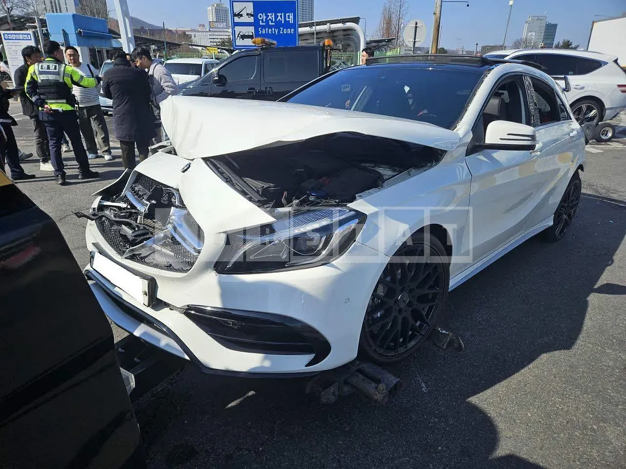 Photo 2 of 24: 2017 Mercedes-Benz A45 4Matic, VIN WDDBF5CB7JJ700519 — Korean insurance auction