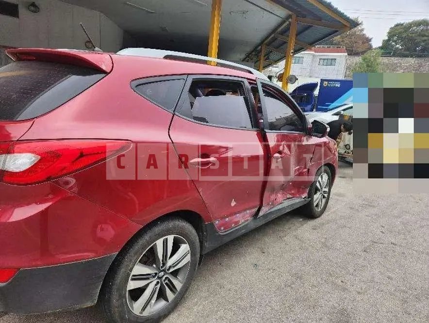 Photo 2 of 15: 2015 Hyundai Tucson ix — Korean insurance auction