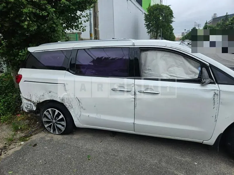 Photo 2 of 15: 2015 Kia Carnivals — Korean insurance auction