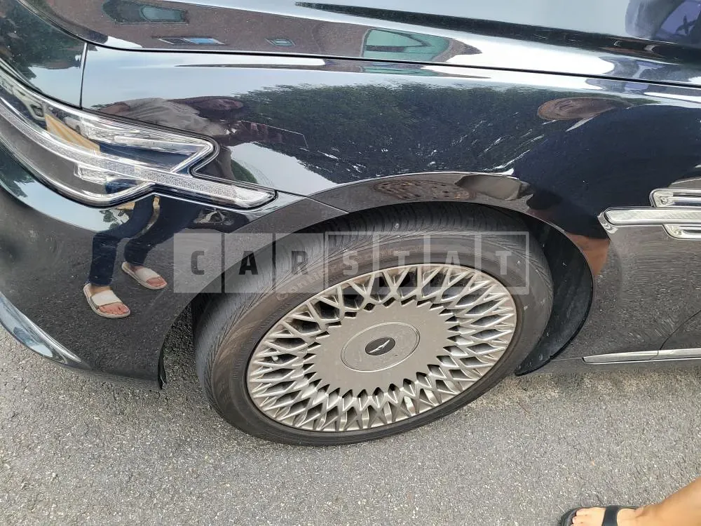 Photo 2 of 13: 2020 Hyundai Genesis /G90, VIN KMHG241DDMU083981 — Korean insurance auction