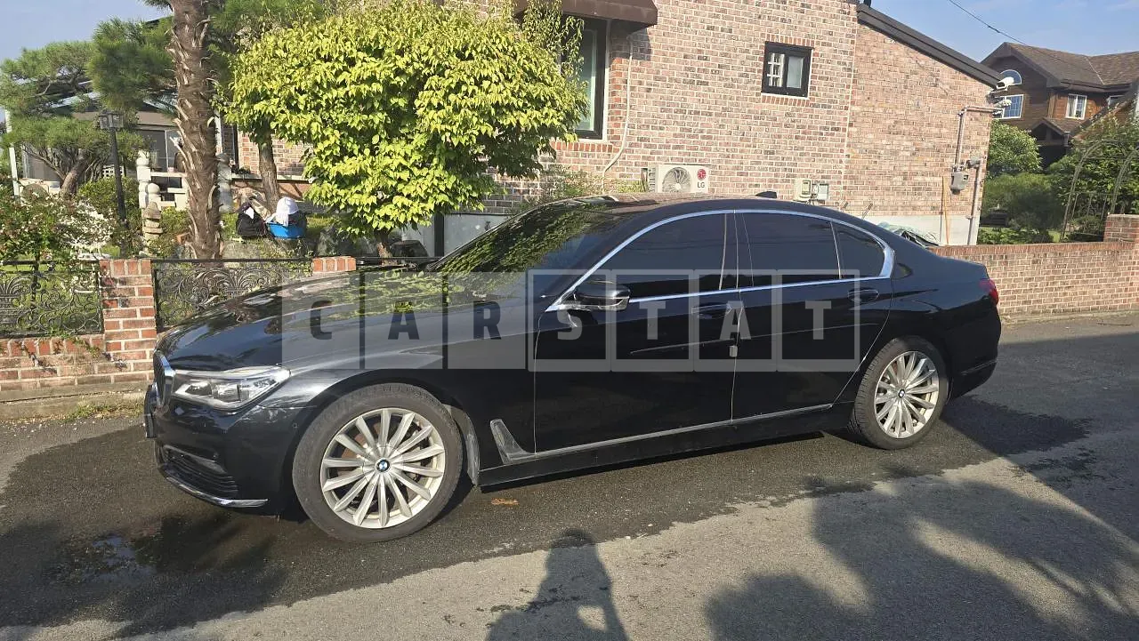 Photo 2 of 9: 2016 BMW 730d xDrive, VIN WBA7C4107GG526362 — Korean insurance auction