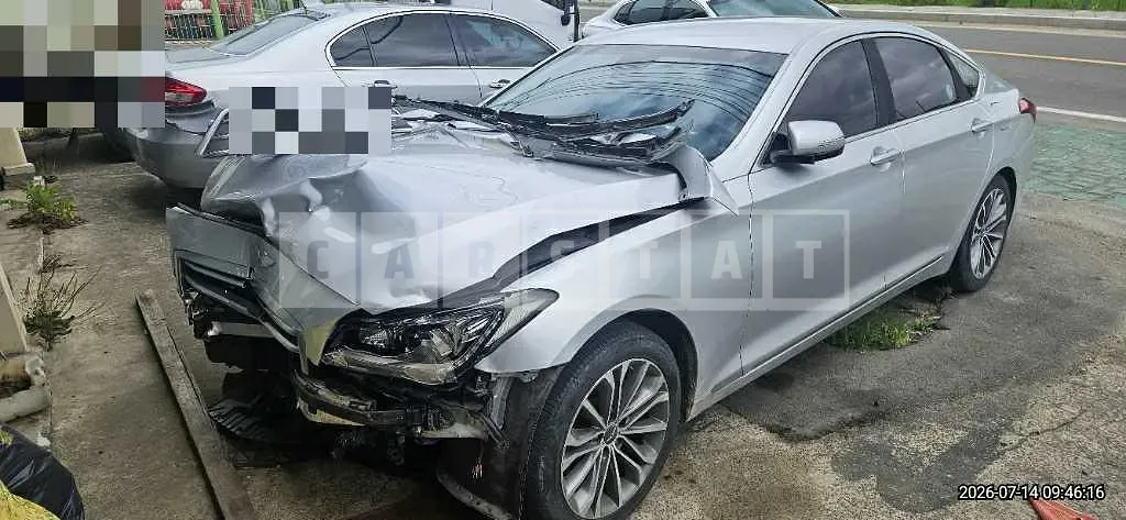 Photo 2 of 7: 2015 Genesis 3.3 — Korean insurance auction