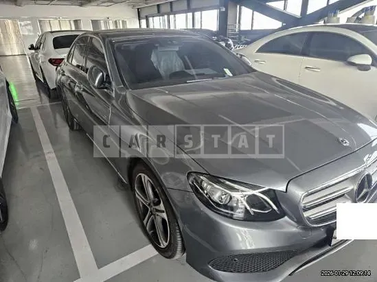 Photo 2 of 36: 2019 Mercedes-Benz E 300 — Korean insurance auction