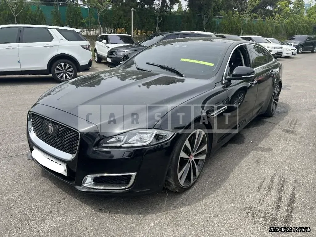 Photo 2 of 32: 2019 Jaguar XJ 3.0d, VIN SAJAA22P9KNW17623 — Korean insurance auction
