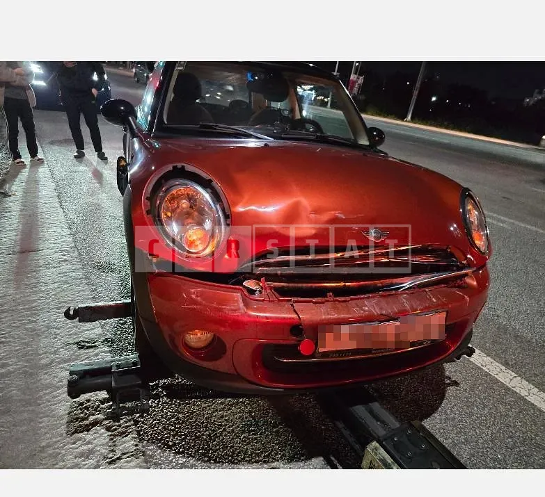 Photo 2 of 4: 2019 MINI Cooper — Korean insurance auction