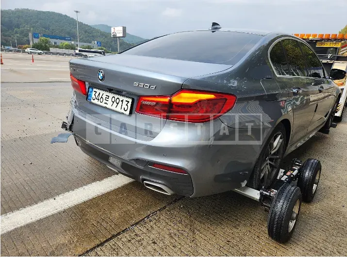 Photo 2 of 7: 2018 BMW 520d xDrive, VIN WBAJC5106JWB87122 — Korean insurance auction