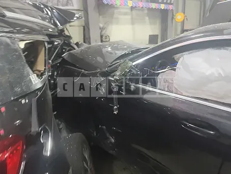 Photo 2 of 21: 2019 BMW 530i M Sport Package Plus, VIN WBAJD3102KWW52379 — Korean insurance auction
