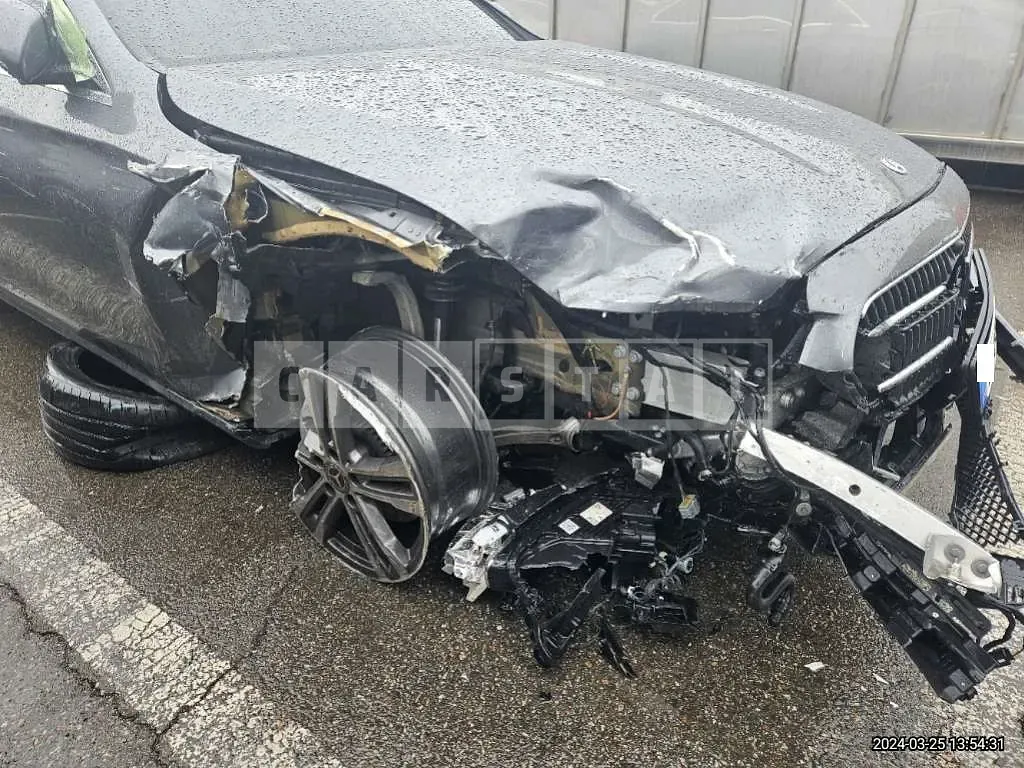 Photo 2 of 31: 2023 Mercedes-Benz E250 — Korean insurance auction