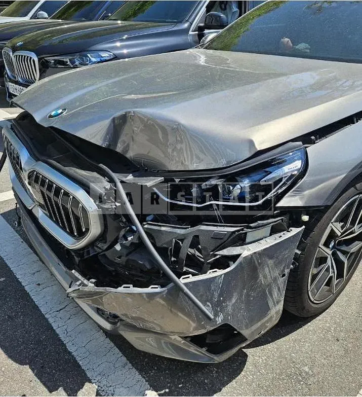 Photo 2 of 4: 2025 BMW 520i — Korean insurance auction