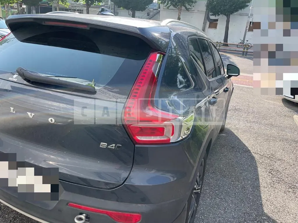 Photo 2 of 9: 2022 Volvo XC40B4 AWD, VIN YV1XZK92CN2790024 — Korean insurance auction