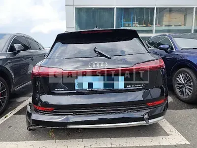 Photo 1 of 37: 2022 Audi e-tron 55 quattro, VIN WAUZZZGE1NB036954 — Korean insurance auction
