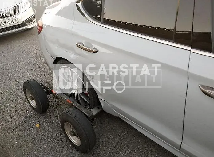 Photo 2 of 6: 2018 Genesis G70 2.0 — Korean insurance auction