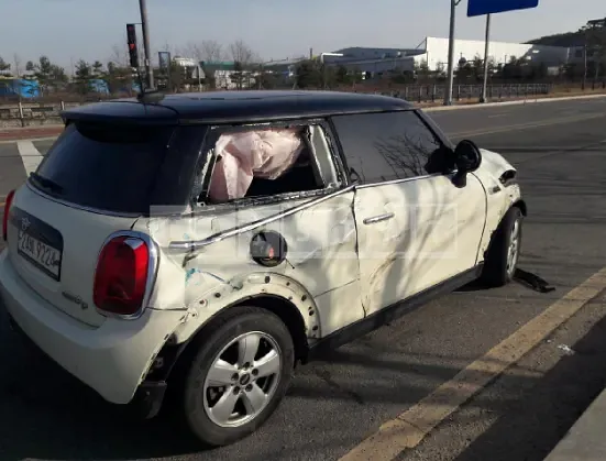 Photo 2 of 10: 2019 MINI Cooper D, VIN WMWXY3107KTF84986 — Korean insurance auction