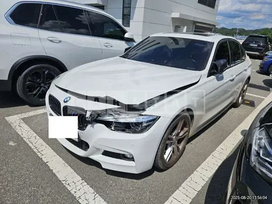 Photo 2 of 11: 2018 BMW 330i — Korean insurance auction