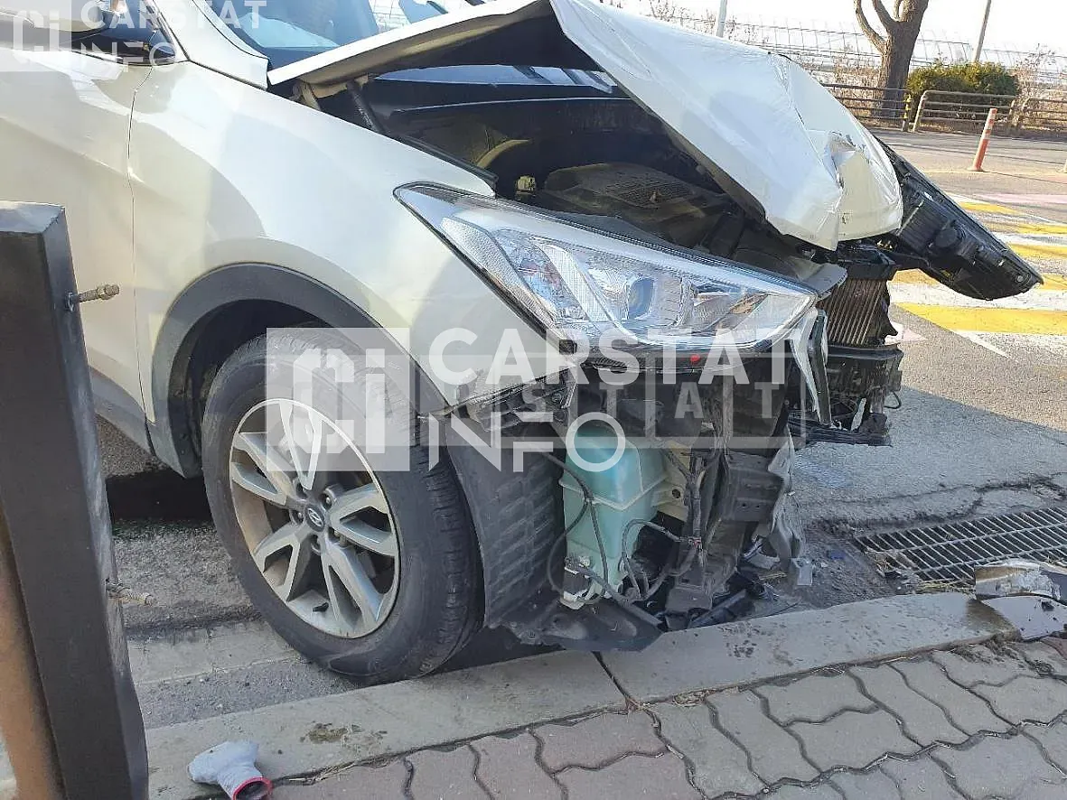 Photo 2 of 10: 2014 Hyundai Santa Fe 2.0 — Korean insurance auction