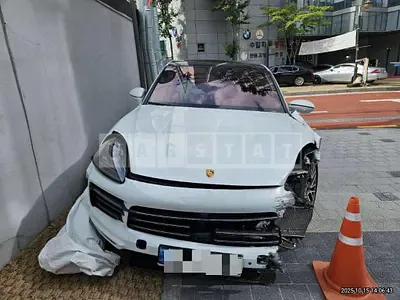 Photo 1 of 44: 2023 Porsche Cayenne Coupe 3.0 — Korean insurance auction