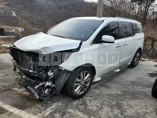 Photo 2 of 5: 2017 Kia Carnival — Korean insurance auction