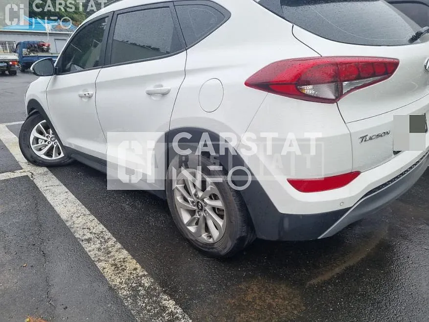 Photo 2 of 17: 2016 Hyundai Tucson, VIN KMHJ381ABGU006491 — Korean insurance auction