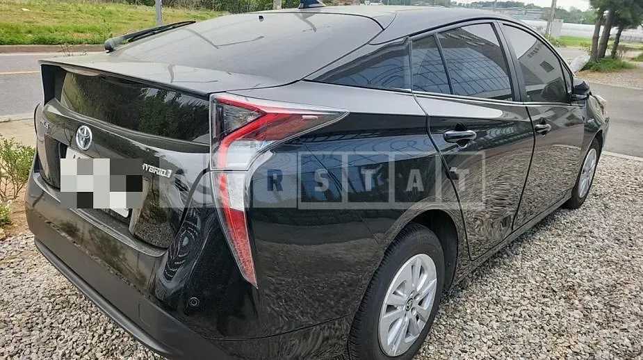 Photo 2 of 19: 2016 Toyota Prius — Korean insurance auction