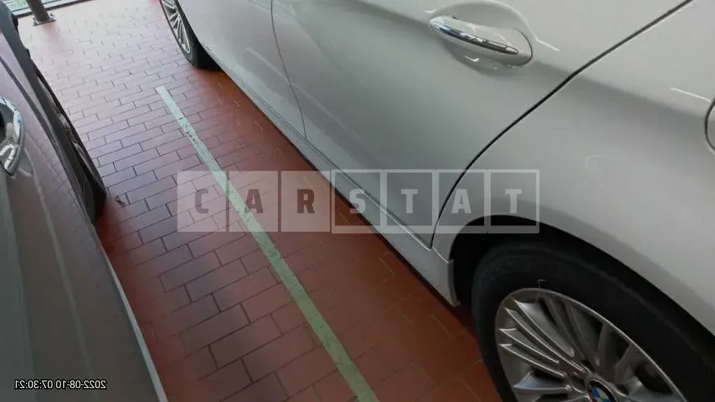 Photo 2 of 9: 2015 BMW 520d, VIN WBA5E5107FG059949 — Korean insurance auction