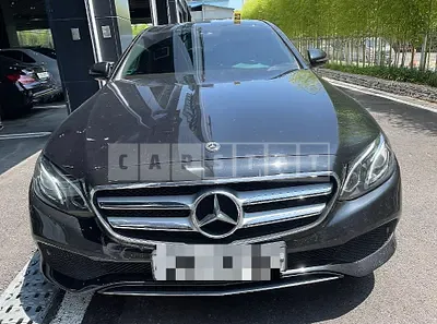 Photo 1 of 22: 2017 Mercedes-Benz E200, VIN WDDZF4CB8HA267084 — Korean insurance auction