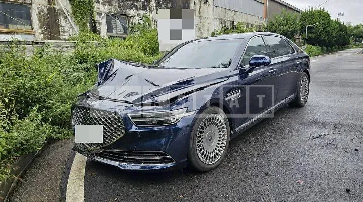 Photo 2 of 12: 2019 Genesis G90, VIN KMHG141DDKU072671 — Korean insurance auction