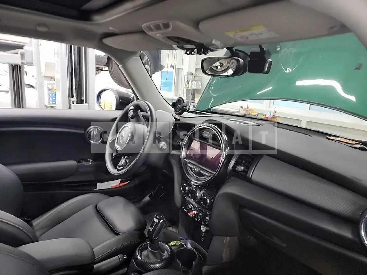 Photo 2 of 10: 2021 MINI Cooper, VIN WMWXR7105M2N97634 — Korean insurance auction