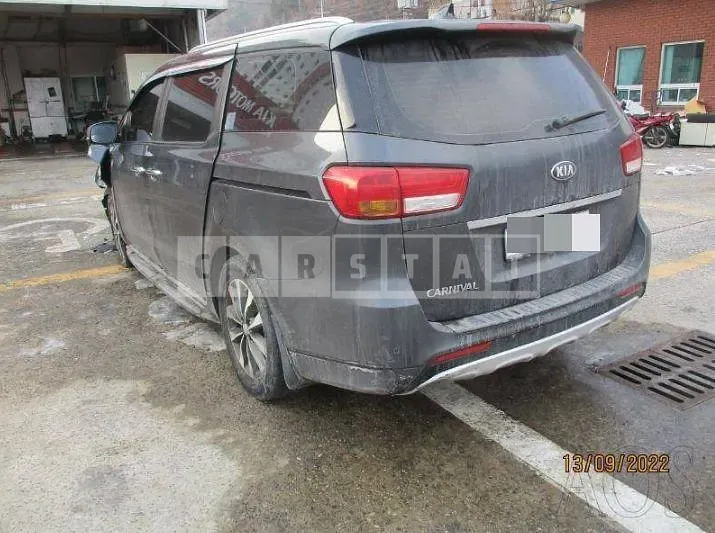 Photo 2 of 15: 2016 Kia Carnivals, VIN KNAMB81ABHS281007 — Korean insurance auction