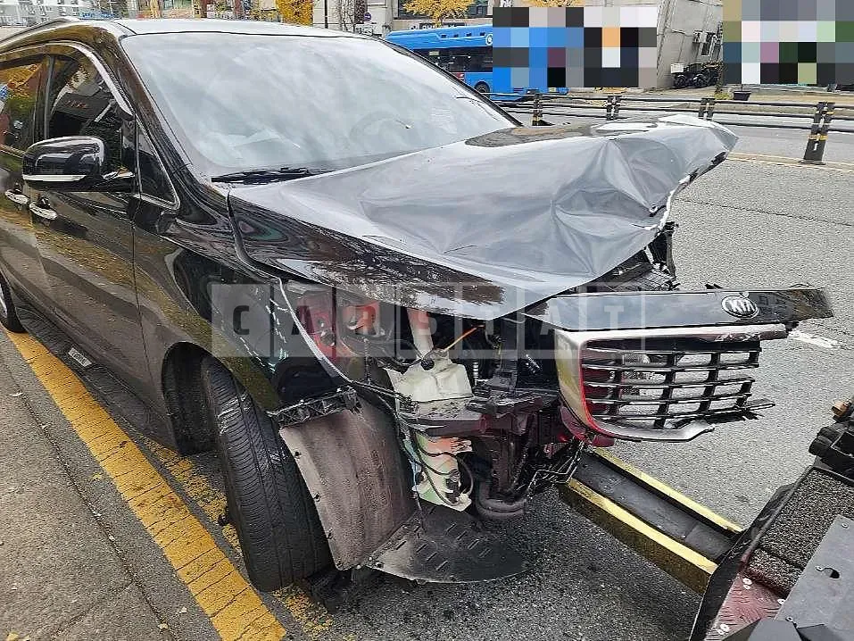 Photo 2 of 5: 2020 Kia Carnivals — Korean insurance auction