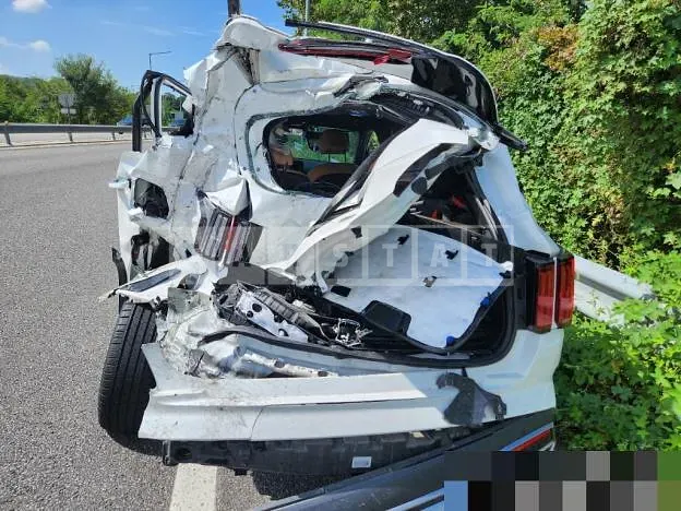 Photo 2 of 42: 2022 Kia Sorento Hybrid — Korean insurance auction