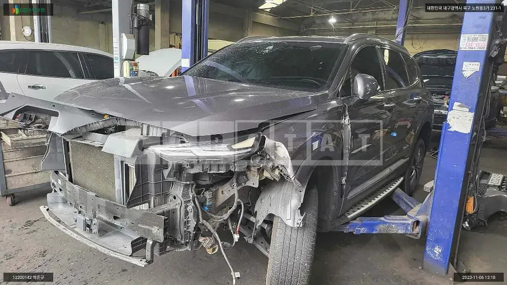 Photo 2 of 13: 2019 Hyundai Santa Fe, VIN KMHS281BBLU216193 — Korean insurance auction